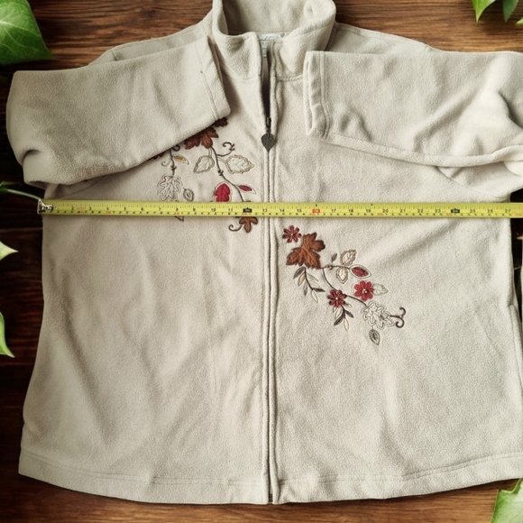 Tradition Country Collection Vintage Fall Beaded Fleece Sweater - Picture 8 of 10